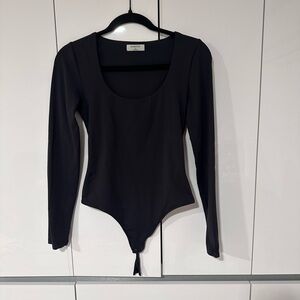 Aritzia babaton line bodysuit double lined with stretchy size M worn twice
